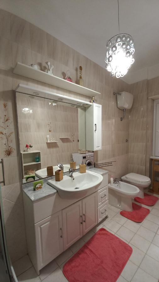 Appartamento Incantevole Al Centro Di Torvaianica Luaran gambar