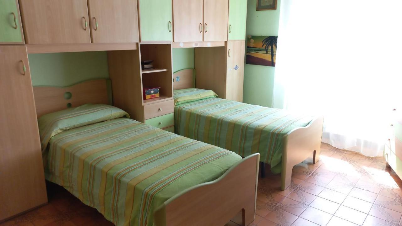 Appartamento Incantevole Al Centro Di Torvaianica Luaran gambar