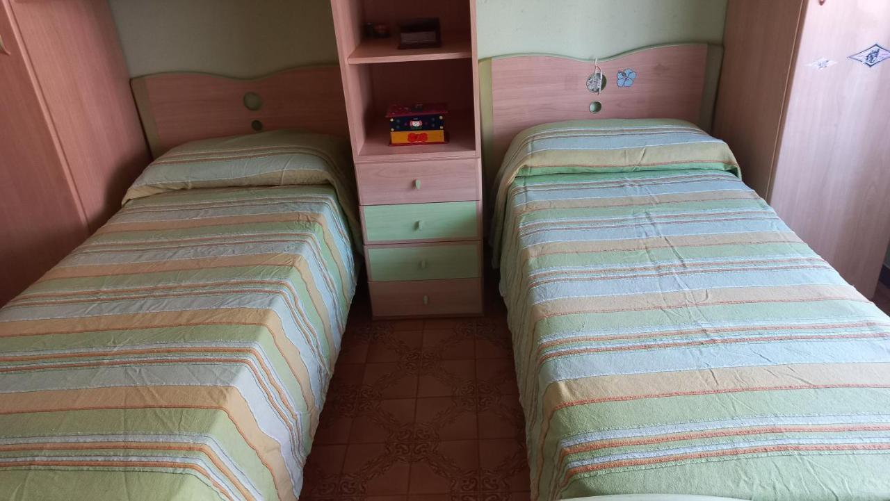 Appartamento Incantevole Al Centro Di Torvaianica Luaran gambar