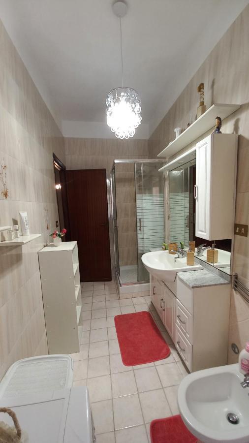 Appartamento Incantevole Al Centro Di Torvaianica Luaran gambar
