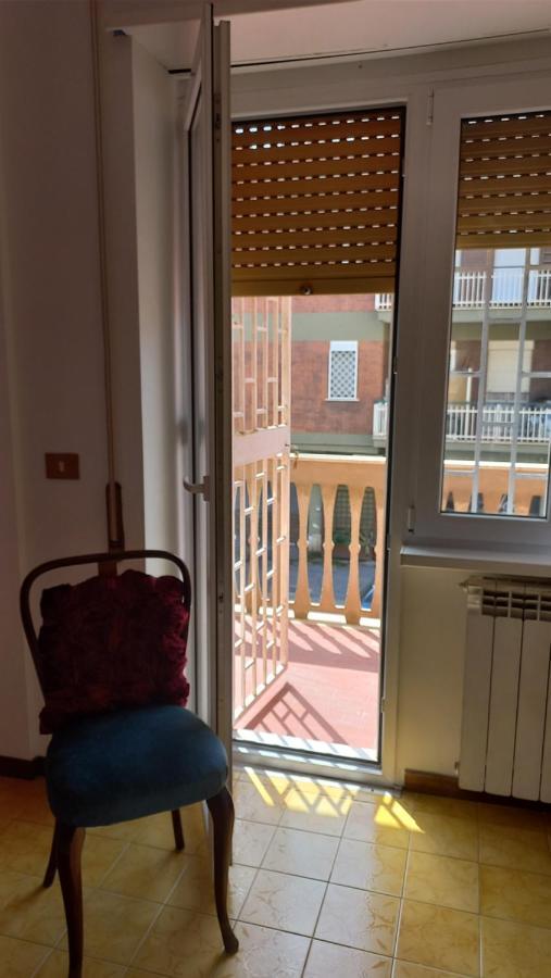 Appartamento Incantevole Al Centro Di Torvaianica Luaran gambar