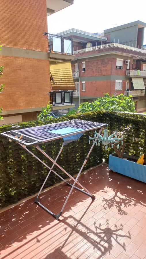 Appartamento Incantevole Al Centro Di Torvaianica Luaran gambar