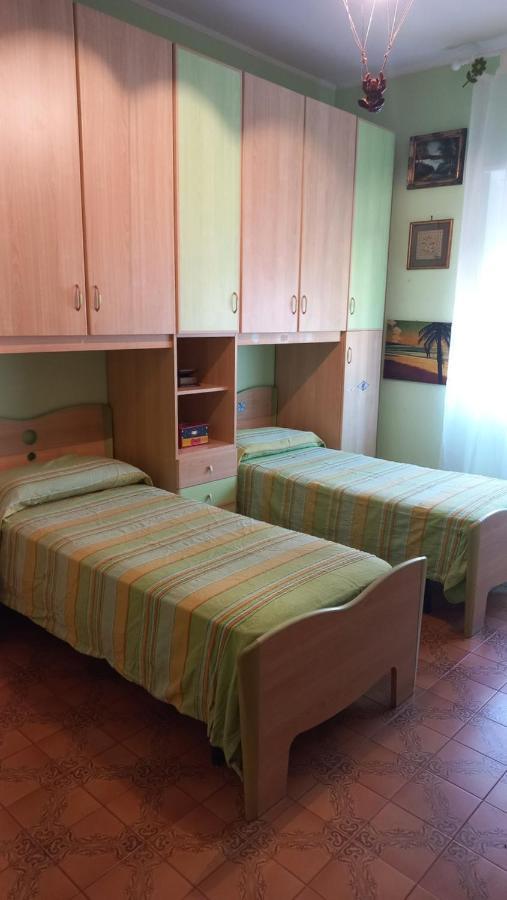Appartamento Incantevole Al Centro Di Torvaianica Luaran gambar